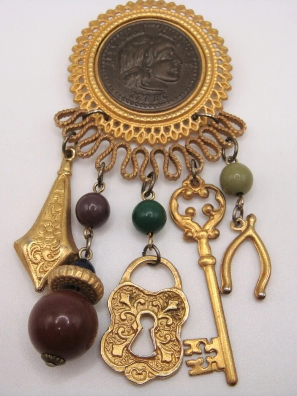 2 vintage gold brooches